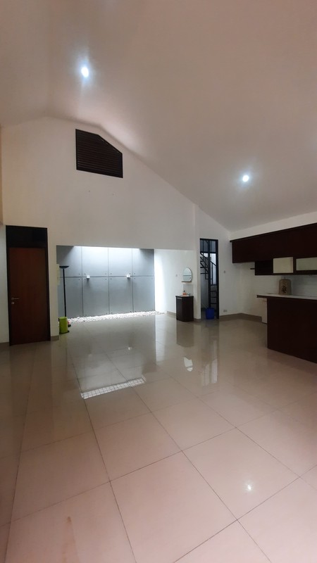 Rumah Cantik Semi Furnished Siap Huni KT 3 KM 3 Luas 232 m2 Bangunan 180 m2 dengan Hunian Nyaman dan Asri @Bintaro Sektor 9