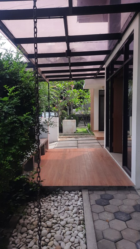 Rumah Cantik Semi Furnished Siap Huni KT 3 KM 3 Luas 232 m2 Bangunan 180 m2 dengan Hunian Nyaman dan Asri @Bintaro Sektor 9