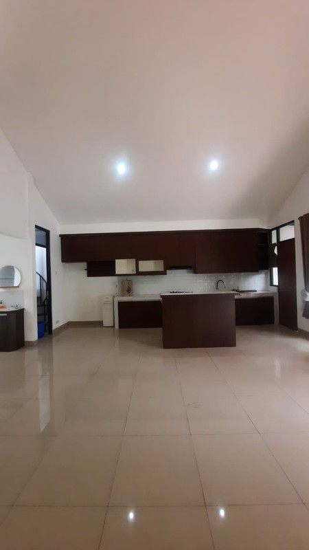 Rumah Cantik Semi Furnished Siap Huni KT 3 KM 3 Luas 232 m2 Bangunan 180 m2 dengan Hunian Nyaman dan Asri @Bintaro Sektor 9