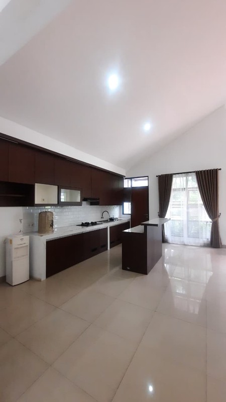 Rumah Cantik Semi Furnished Siap Huni KT 3 KM 3 Luas 232 m2 Bangunan 180 m2 dengan Hunian Nyaman dan Asri @Bintaro Sektor 9