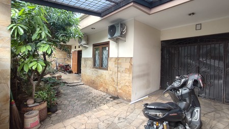 For Sale! Rumah Strategis Luas 225 m2 di Tebet Timur Dalam Jaksel - Akses 2 Mobil, Lokasi Premium