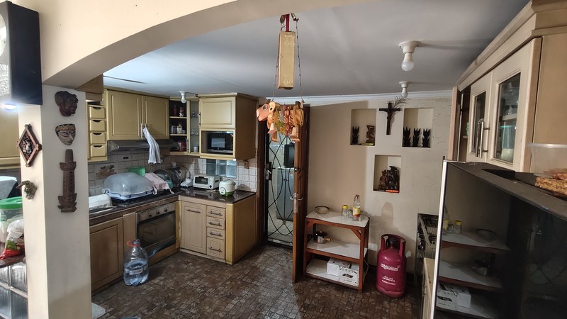 For Sale! Rumah Strategis Luas 225m² Tebet Timur Dalam 9 - Akses 2 Mobil, Lokasi Premium