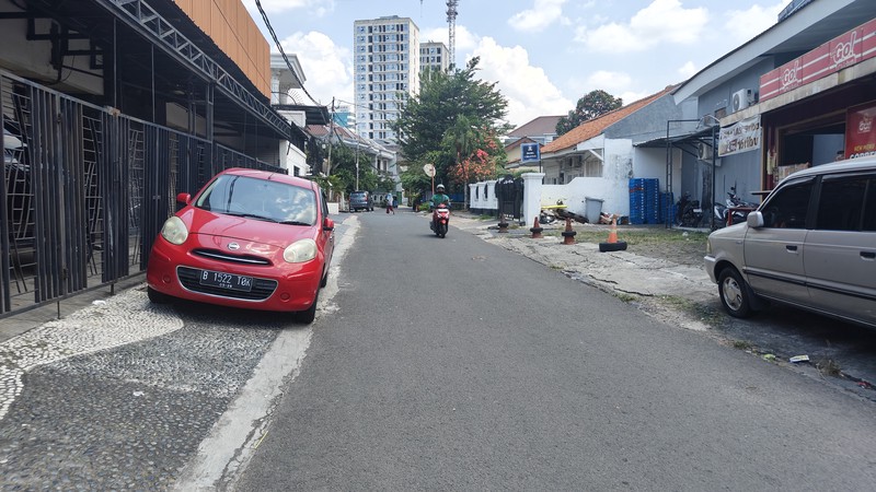 For Sale! Rumah Strategis Luas 225m² Tebet Timur Dalam 9 - Akses 2 Mobil, Lokasi Premium