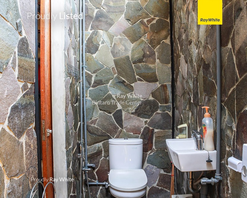 Rumah Semi Furnished Posisi HOOK Siap Huni dengan Desain Industrialis dan Hunian Nyaman @Bintaro