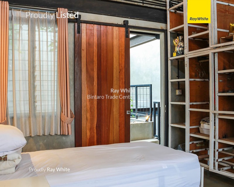 Rumah Semi Furnished Posisi HOOK Siap Huni dengan Desain Industrialis dan Hunian Nyaman @Bintaro