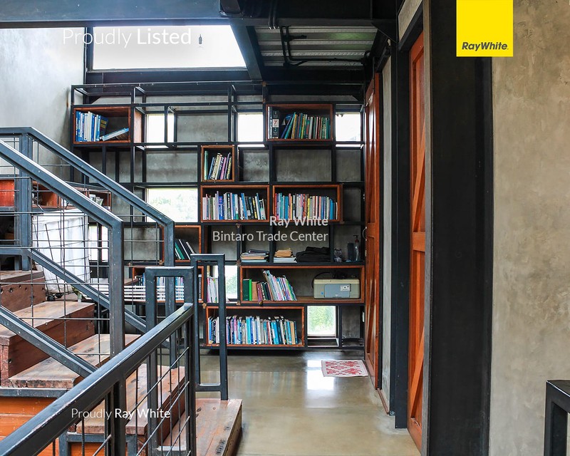 Rumah Semi Furnished Posisi HOOK Siap Huni dengan Desain Industrialis dan Hunian Nyaman @Bintaro