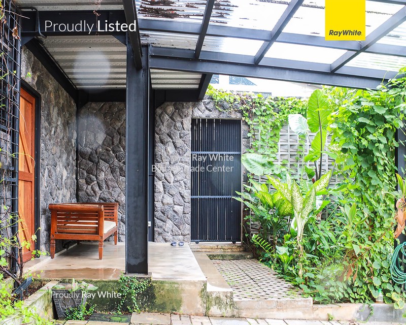 Rumah Semi Furnished Posisi HOOK Siap Huni dengan Desain Industrialis dan Hunian Nyaman @Bintaro