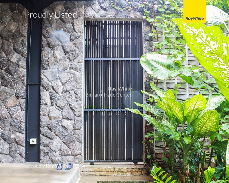 Rumah Semi Furnished Posisi HOOK Siap Huni dengan Desain Industrialis dan Hunian Nyaman @Bintaro