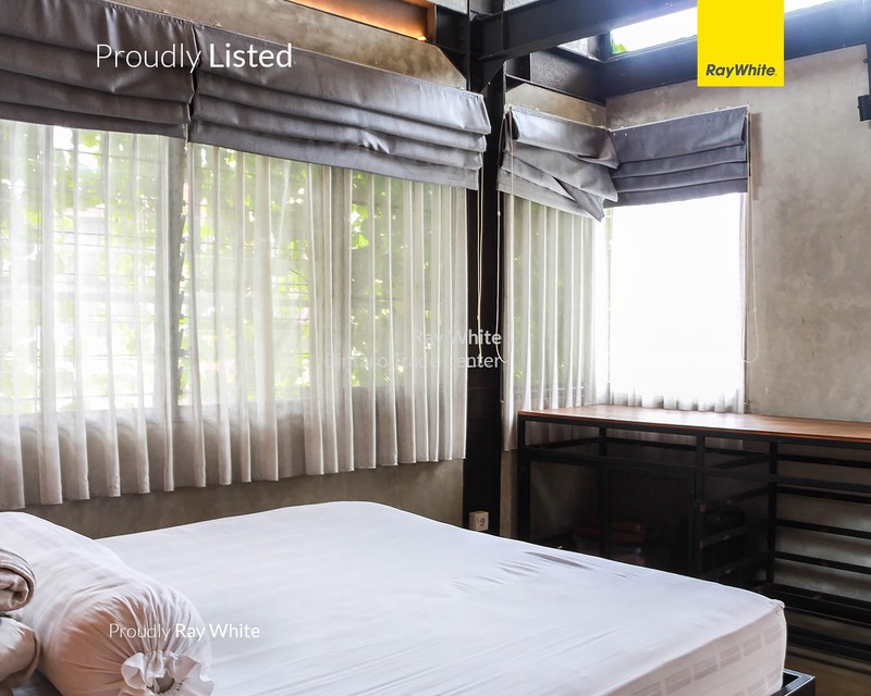 Rumah Semi Furnished Posisi HOOK Siap Huni dengan Desain Industrialis dan Hunian Nyaman @Bintaro