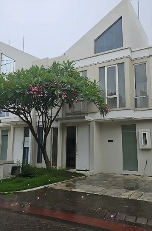 Dijual Rumah 2 Lantai Grand Pakuwon Cluster Adelaide Surabaya Barat, LELANG