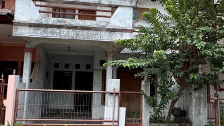 Rumah Dijual Taman Duta Depok 2 Lantai SHM Strategis