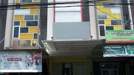Ruko di Rungkut Asri Tengah Surabaya Timur, 3 Lantai, Strategis, SIAP PAKAI