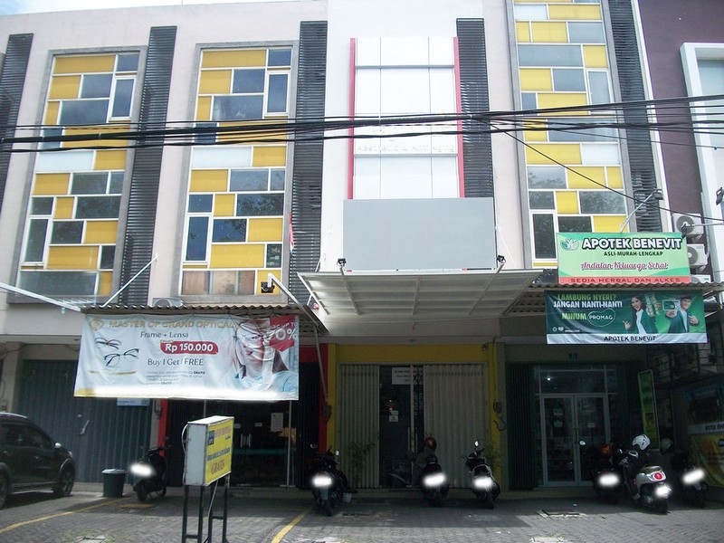 Ruko di Rungkut Asri Tengah Surabaya Timur, 3 Lantai, Strategis, SIAP PAKAI