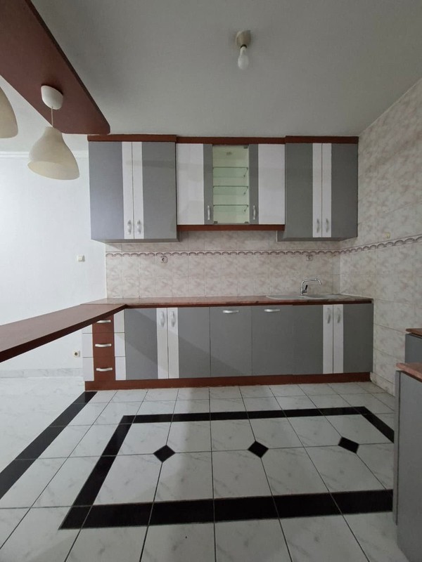 Rumah Cantik di KT 4+1 KM 2+1, LT 200 m2 LB 240 Surat SHM @Graha Raya.