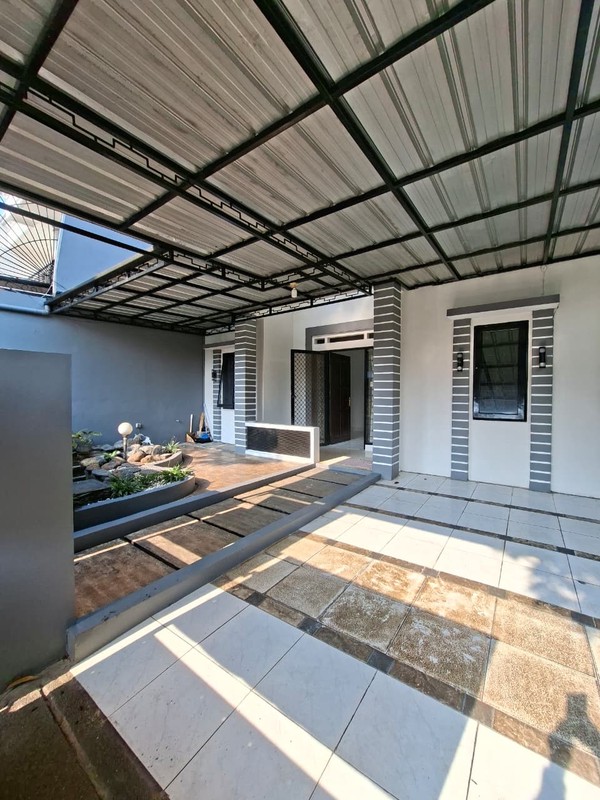 Rumah Cantik di KT 4+1 KM 2+1, LT 200 m2 LB 240 Surat SHM @Graha Raya.