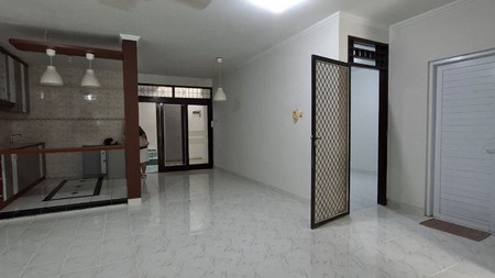 Rumah Cantik di KT 4+1 KM 2+1, LT 200 m2 LB 240 Surat SHM @Graha Raya