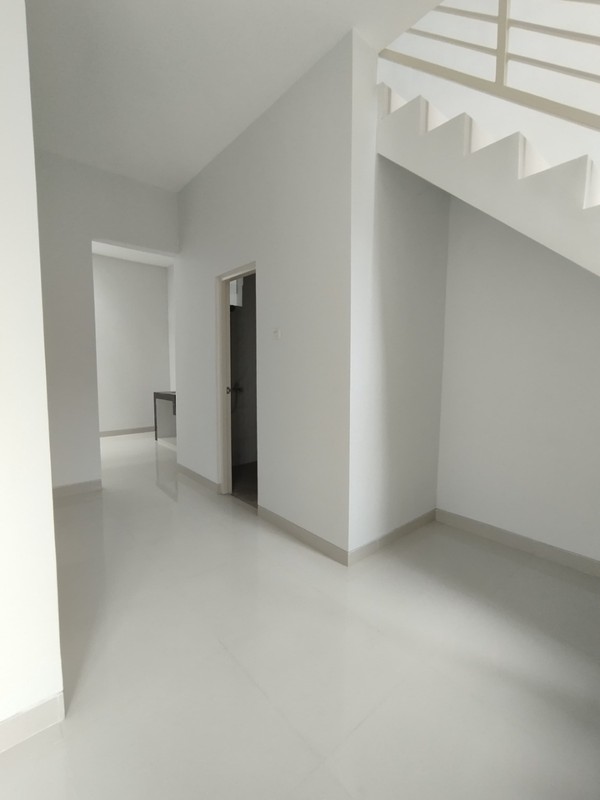 Prime Central Surabaya Property - 72 m&#xb2; Freehold, Ready to Occupy