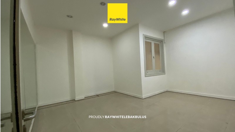 DISEWAKAN! Prime Location! Kantor/Tempat Usaha di Jl. Suryo, Kebayoran Baru, Siap Pakai. 