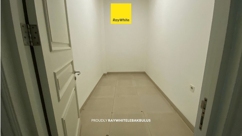DISEWAKAN! Prime Location! Kantor/Tempat Usaha di Jl. Suryo, Kebayoran Baru, Siap Pakai. 