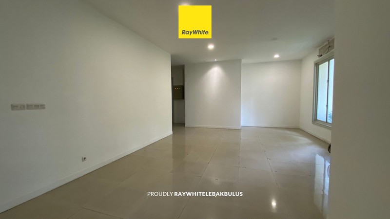 DISEWAKAN! Prime Location! Kantor/Tempat Usaha di Jl. Suryo, Kebayoran Baru, Siap Pakai. 