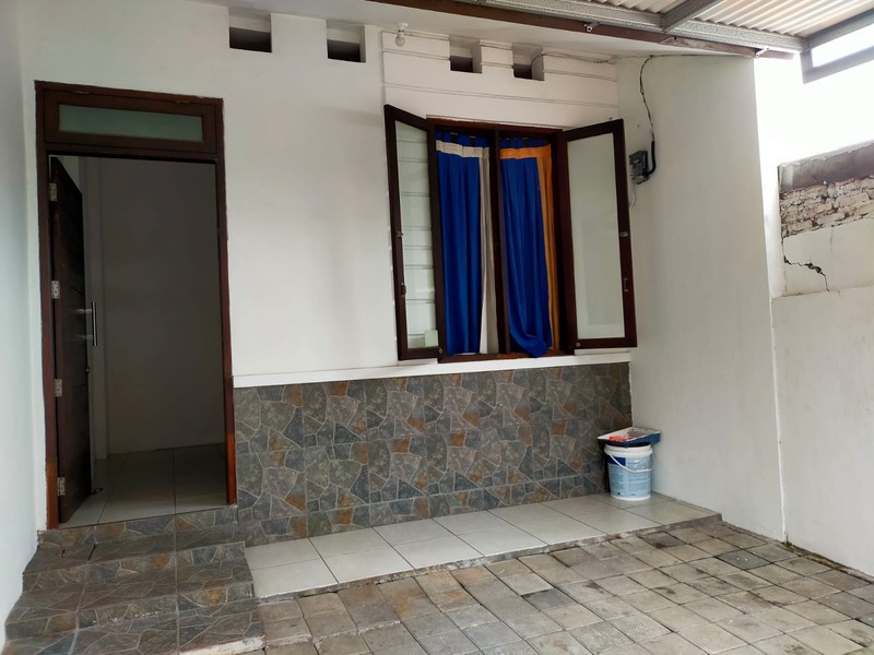 Rumah Minimalis, 2 lantai, lokasi strategis di BSD