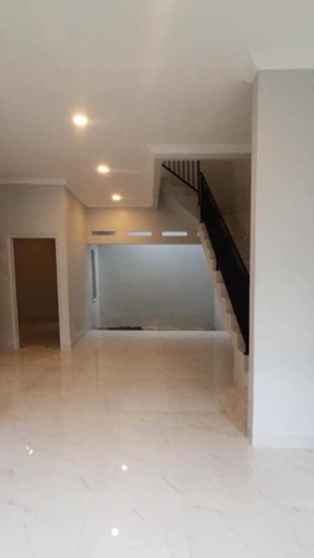 Rumah Brand New Layout Plong Rapih 5 Menit ke Tol Ciledug Siap Huni
