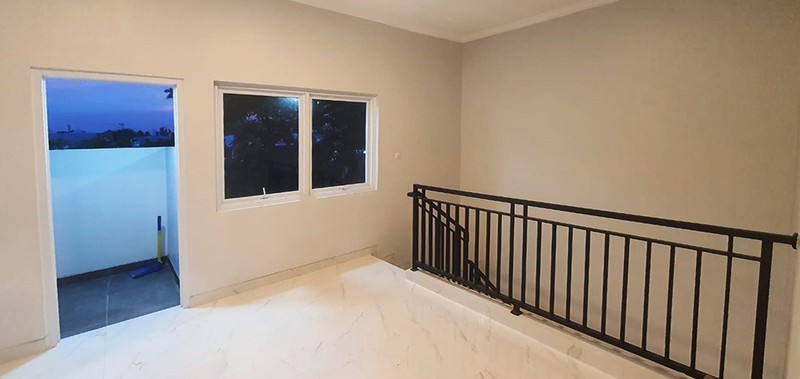 Rumah Brand New Layout Plong Rapih 5 Menit ke Tol Ciledug Siap Huni