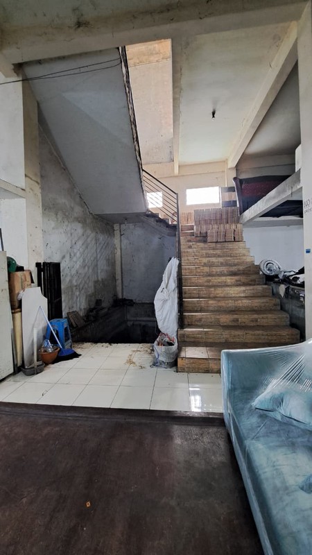 Gudang Komersial Depok 2 Lantai Cocok untuk Bisnis Lokasi Pinggir Jl Raya