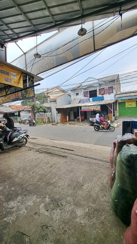 Gudang Komersial Depok 2 Lantai Cocok untuk Bisnis Lokasi Pinggir Jl Raya