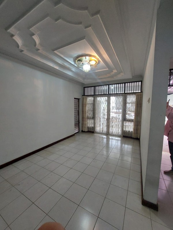 Rumah Cantik di Bintaro Jaya KT 4+1 KM 2+1, LT 200 m2 LB 240 Surat SHM
