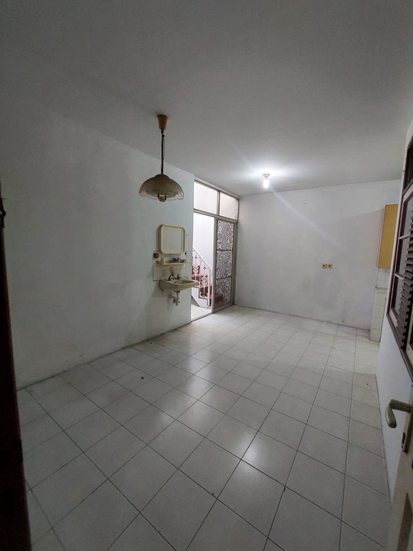 Rumah Cantik di Bintaro Jaya KT 4+1 KM 2+1, LT 200 m2 LB 240 Surat SHM