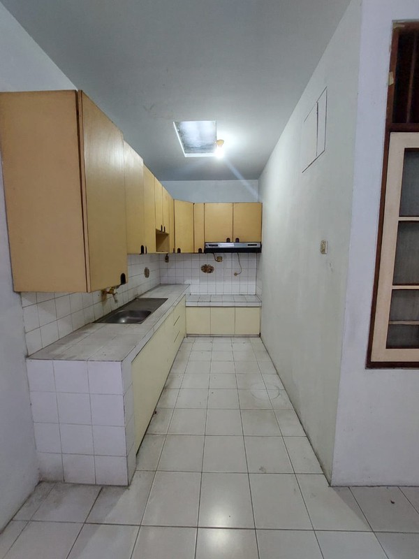 Rumah Cantik di Bintaro Jaya KT 4+1 KM 2+1, LT 200 m2 LB 240 Surat SHM