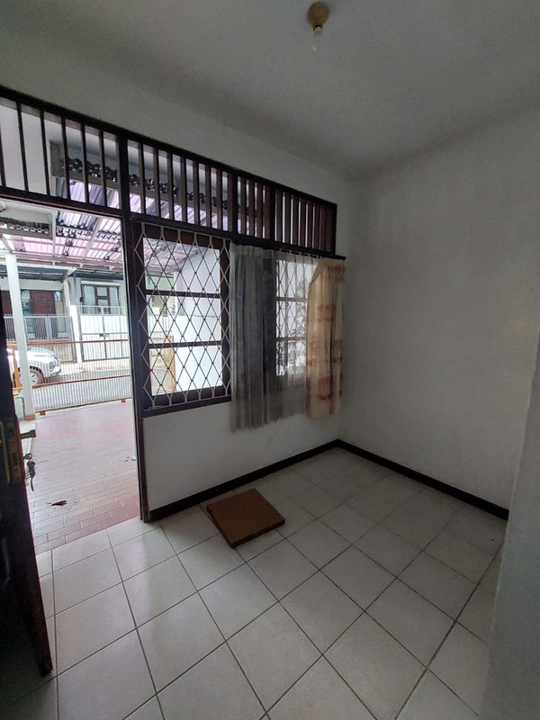 Rumah Cantik di Bintaro Jaya KT 4+1 KM 2+1, LT 200 m2 LB 240 Surat SHM