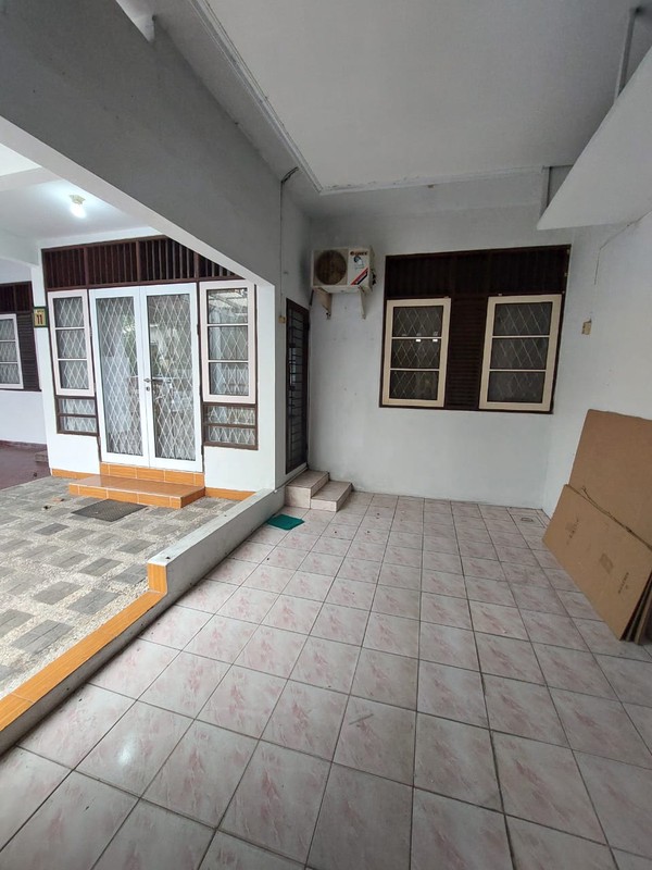 Rumah Cantik di Bintaro Jaya KT 4+1 KM 2+1, LT 200 m2 LB 240 Surat SHM
