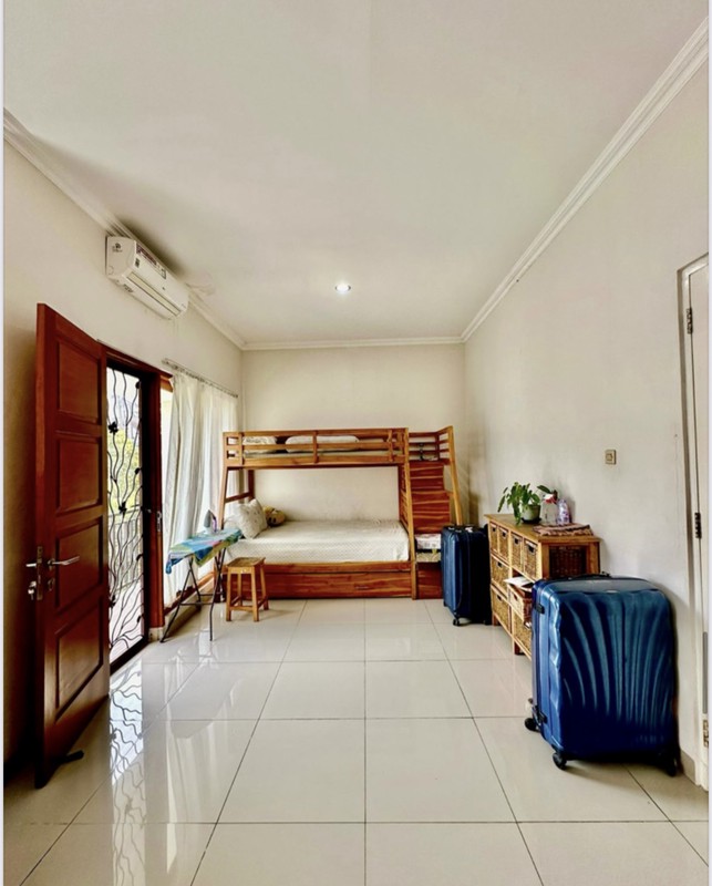 Dijual Rumah Tropical dilokasi tenang, Private dan strategis di Lebak Bulus