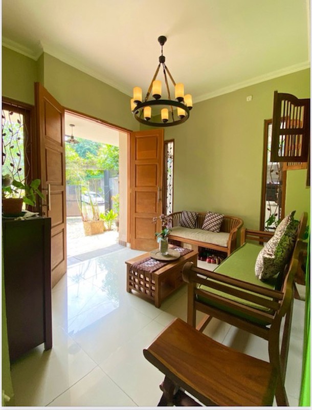 Dijual Rumah Tropical dilokasi tenang, Private dan strategis di Lebak Bulus