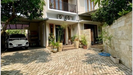 Dijual Rumah Tropical dilokasi tenang, Private dan strategis di Lebak Bulus