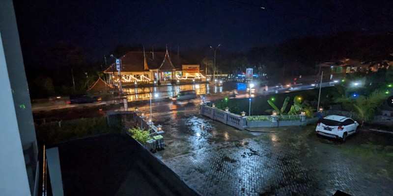 Dijual 1552 m2 Tanah dan Bangunan Usaha Minimarket Cafe Komersial dekat Kebun Raya Purwodadi - Pasuruan - Jawa Timur - Tanah Berpaving FULL - cocok buat Segala Usaha - Parkiran Luas - SHM