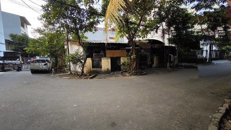 Rumah Hoek 1 Lantai Perlu Renovasi Total