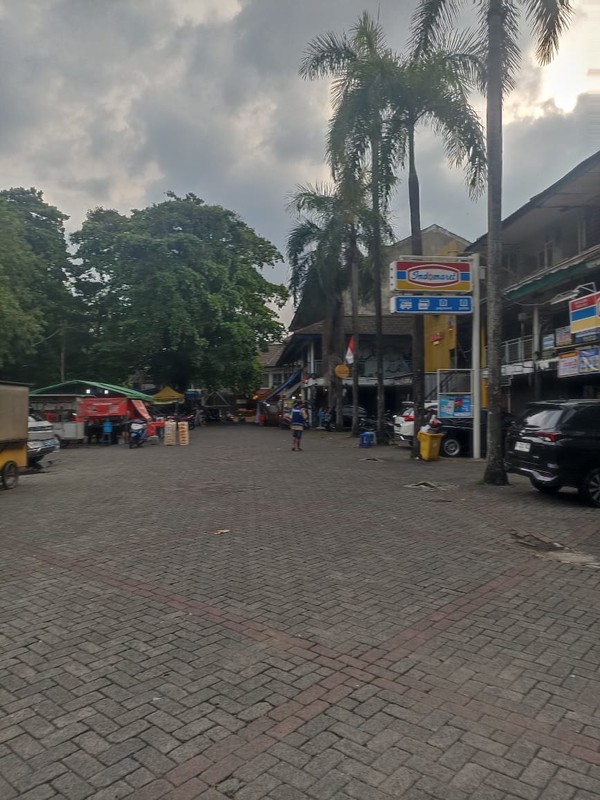 Ruko dengan Lingkungan sangat Ramai Griya Loka BSD