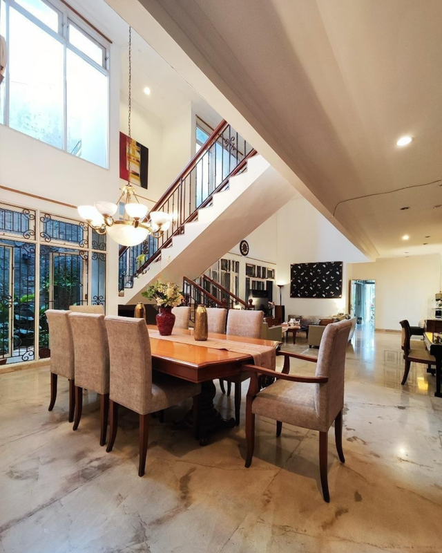 Dijual Rumah 2 Lantai Lebak Bulus, Jakarta Selatan