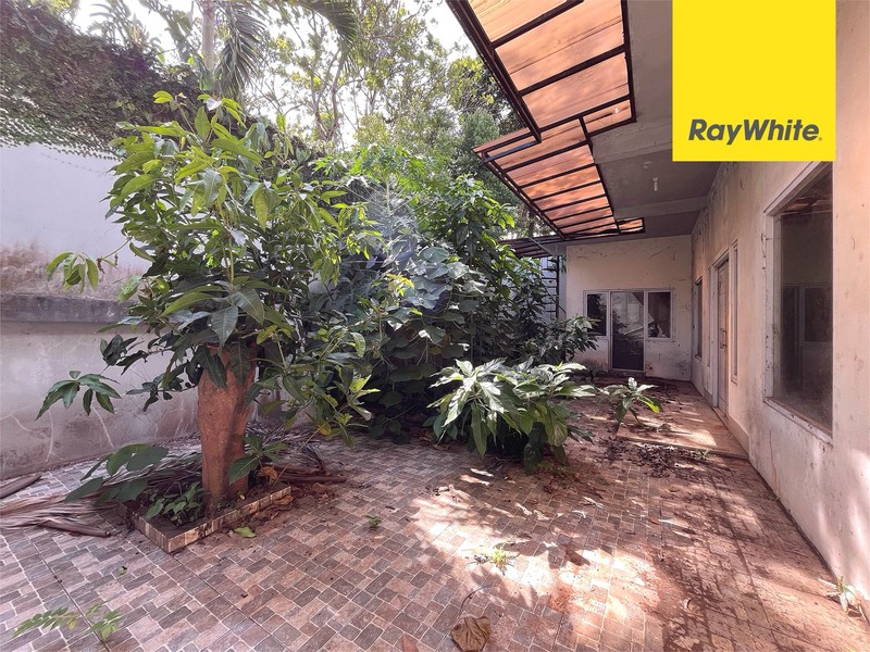 Rumah Hadap Timur di Kota Wisata, Cibubur