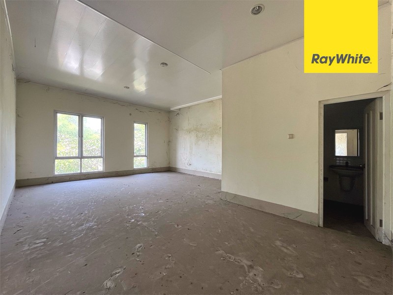 Rumah Hadap Timur di Kota Wisata, Cibubur