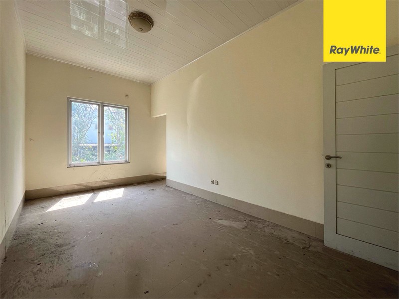 Rumah Hadap Timur di Kota Wisata, Cibubur