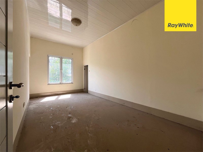 Rumah Hadap Timur di Kota Wisata, Cibubur