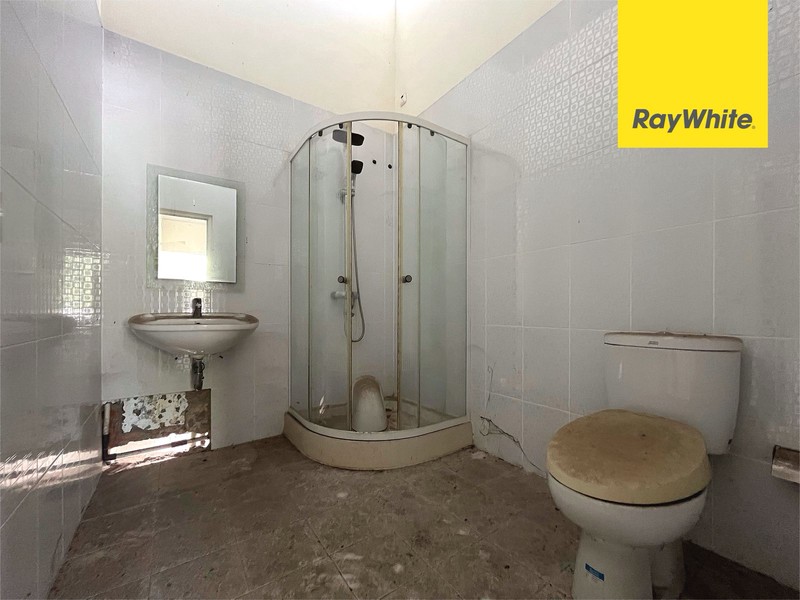 Rumah Hadap Timur di Kota Wisata, Cibubur