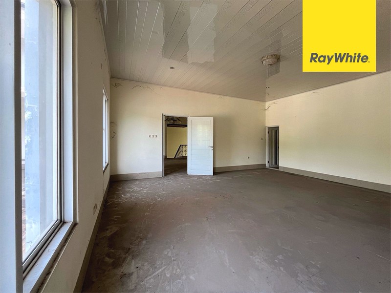 Rumah Hadap Timur di Kota Wisata, Cibubur