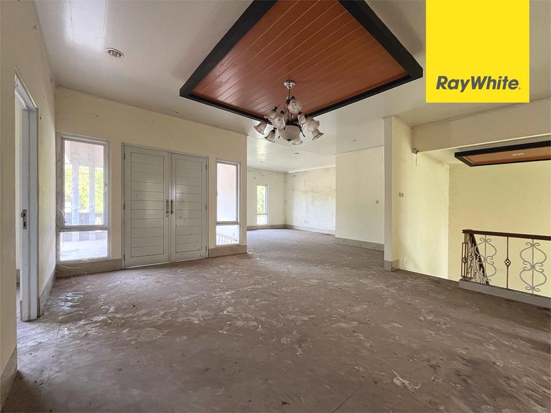 Rumah Hadap Timur di Kota Wisata, Cibubur