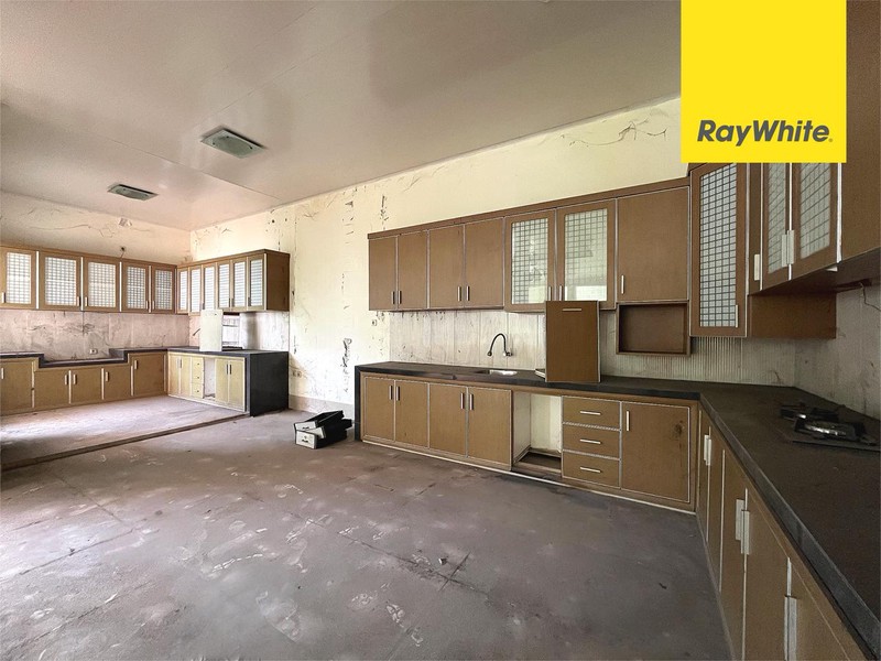 Rumah Hadap Timur di Kota Wisata, Cibubur