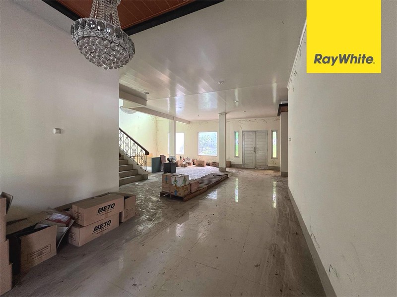 Rumah Hadap Timur di Kota Wisata, Cibubur